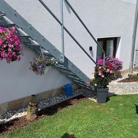 Gemuetliche Ferienwohnung In Idyllischer Lage-Auf Dem Land Dittersdorf Exterior photo